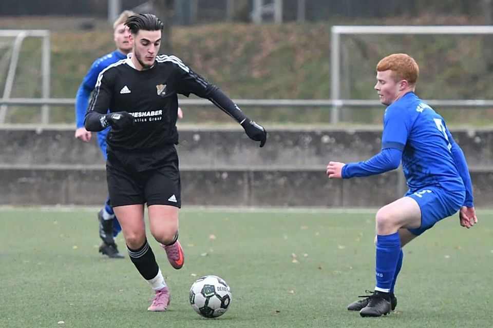 Traf in Waldshut zum 3:3 für den SV 08 Laufenburg II: Salvatore Lombardo (links, hier im Heimspiel gegen den SC Lauchringen) | Foto: Jürgen Rudigier