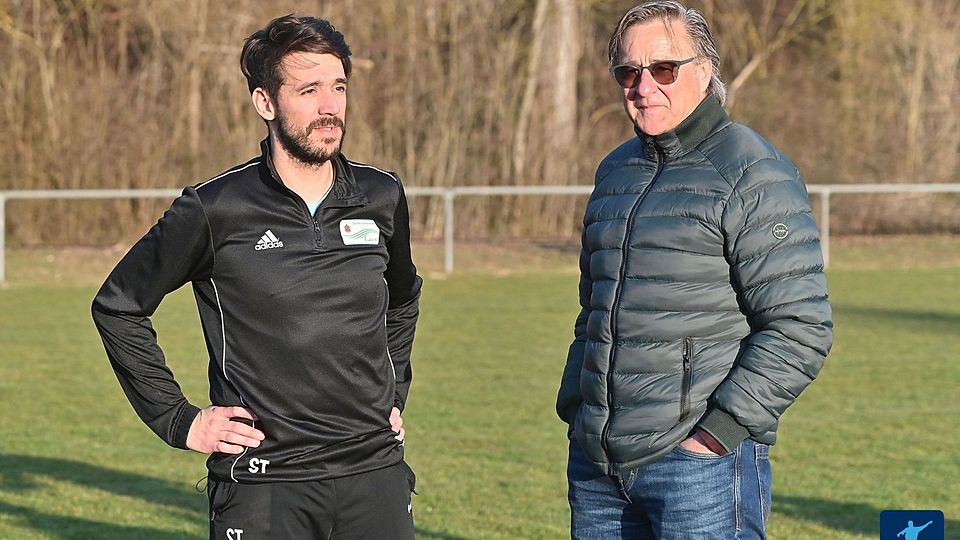 Nachdenkliche Gesichter bei Trainer Simon Teschner (36, links) und Manfred Elberth (1. Vorstand) wegen der starken Abgänge