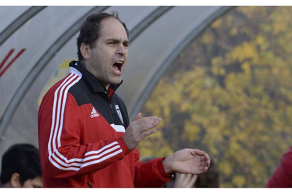 Alexander Rambau wird auch in der Saison 2014/15 die Kicker des FSV Stadeln anfeuern (F.: Sportfoto Zink).