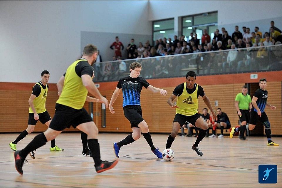 Die Einführung von Futsal und das Ende des traditionellen Hallenfußballs sei ein großer Irrsinn, so die beiden Rebellen.