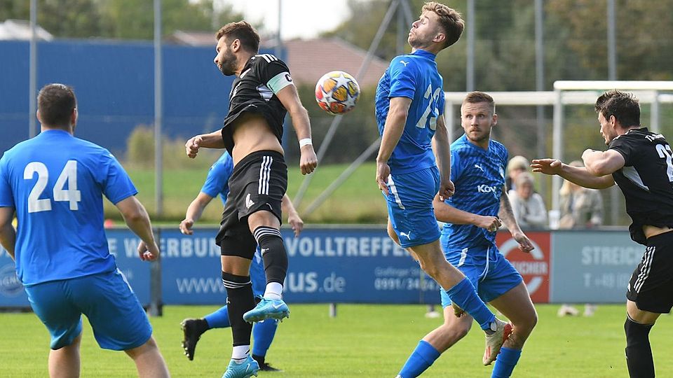 Balthasar Sabadus (rechts) und der SV Schwandorf-Ettmannsdorf werden gegen formstarke Seebacher stark gefordert sein.