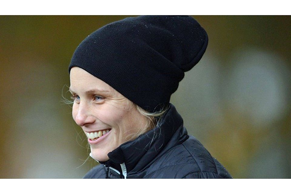 Mit Beanie auf dem Kopf gegen die Kälte am Spielfeldrand:  Myriam Krüger vom SC Freiburg II  | Foto: Patrick Seeger