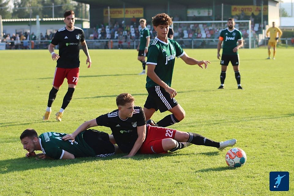 Linus Wimmer (stehend in grün) schoss das einzige Tor der Waldalgesheimer im Test gegen den Hessenligisten aus Eddersheim.