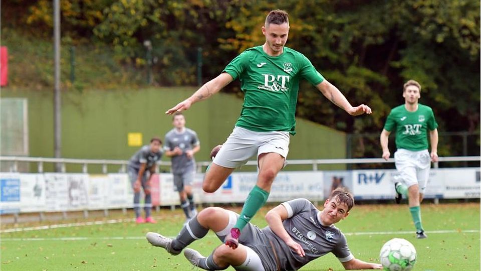 Jason Behrman (hier noch im Trikot der KSG Mitlechtern) ist beim SV Kirschhausen ein alter Bekannter. Bereits 2018/19 spielte er für den Fußball-B-Ligisten (23 Spiele, 17 Tore). Nach den Stationen FSV Zotzenbach, TSV Weiher, SV Fürth, KSG Mitlechtern und zuletzt TSG Weinheim II kehrt der Stürmer nun zurück.	Foto: Dagmar Jährling