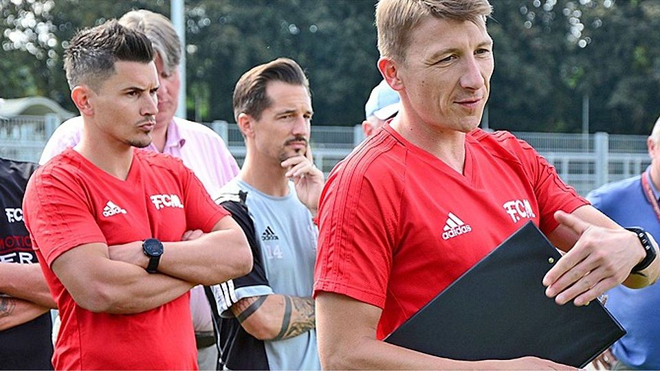 Will sich beim Blitzturnier in Bad Grönenbach einiges einfallen lassen: FC Memmingens Trainer Stephan Baierl (rechts).  Foto: Olaf Schulze