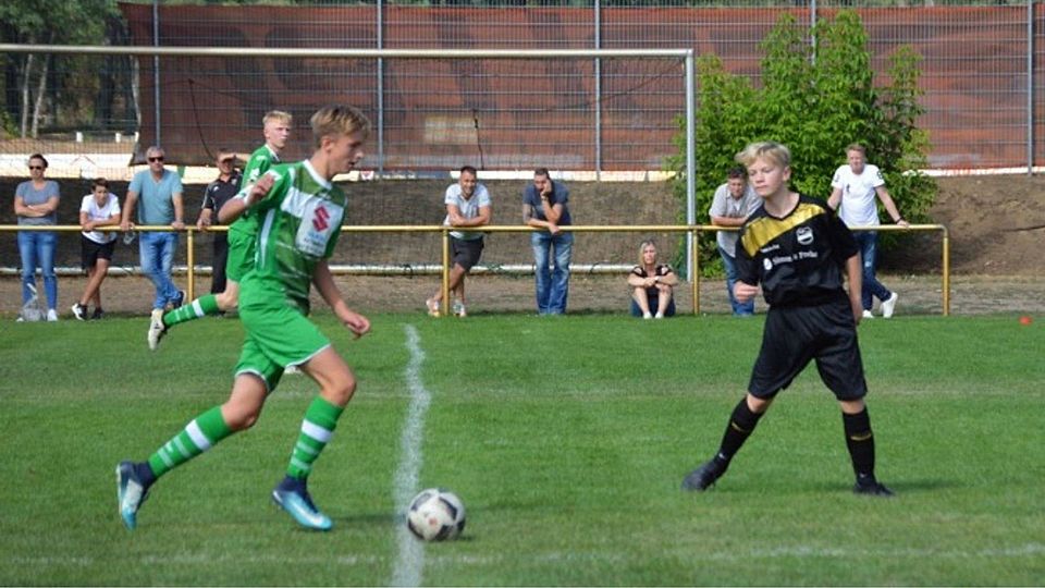 Piesteritz (in grün) gewann das U15-Pokalspiel gegen TuS Neustadt aus Magdeburg.                F: Ramona Schmidt