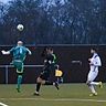 Hinten wachsam und vorne eiskalt: Kastrioti Stukenbrocks Keeper Feim Statovci (l.) klärt hier vor Marienlohs Topstürmer Frank Seltrecht, der das zwischenzeitliche 1:3 markierte. Außerdem traf der Schlussmann per Elfmeter beim 5:2-Auswärtssieg beim SV Marienloh. 