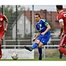 Jörg Finger (blaues Trikot) schnürt seine Schuhe künftig für den FC Eddersheim. F: Norbert Kaus