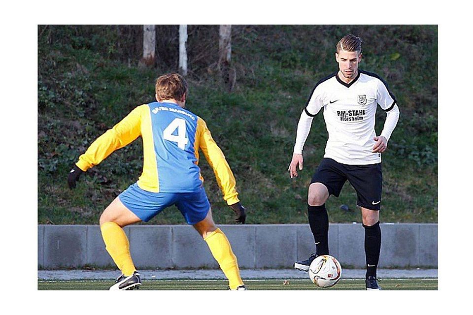 Der Flachschuss von Hendrik Dechert wurde von Fabian Grutza in Weltklassemanier pariert. Archivfoto: Lorenz.