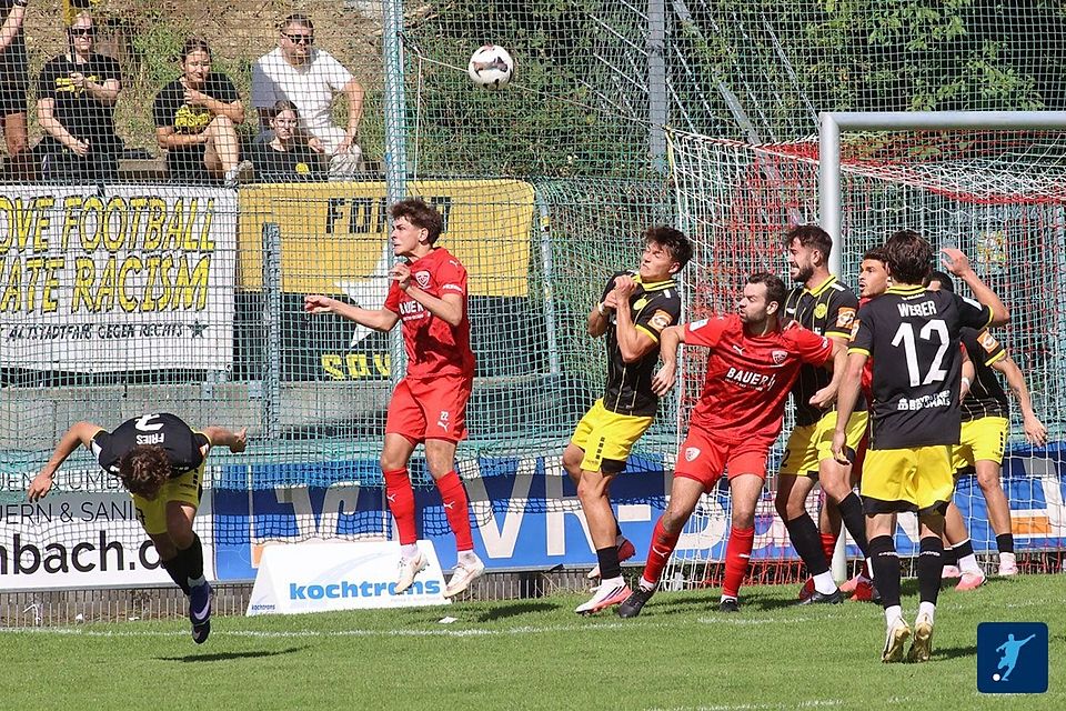 Der TSV Buchbach (in rot) hielt auch die SpVgg Bayreuth in Schach Der TSV Buchbach (in rot) hielt auch die SpVgg Bayreuth in Schach