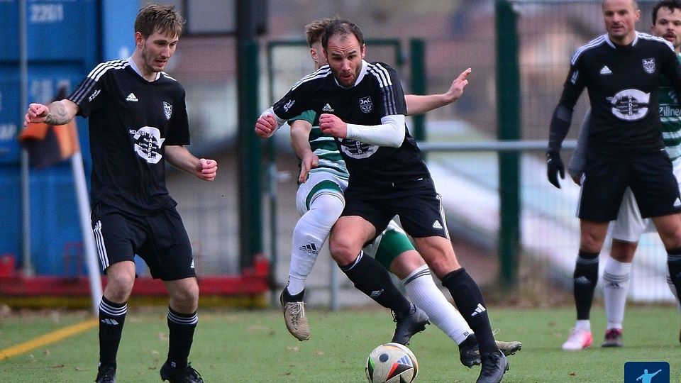Der SV Kumreut (in schwarz) empfängt zum ersten Spiel nach der Winterpause den TSV Grafenau II.