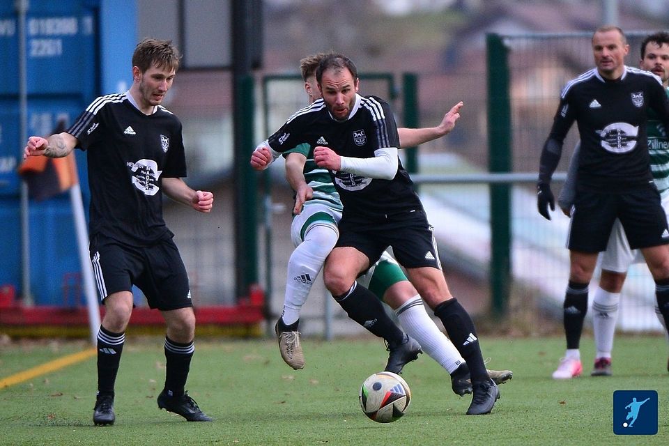 Der SV Kumreut (in schwarz) empfängt zum ersten Spiel nach der Winterpause den TSV Grafenau II.