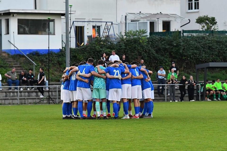 Zusammenhalt im Wiesgartenstadion: Die Spieler des TSV Mommenheim freuen sich aufs Derby gegen den TSV Zornheim. Foto: Kristina Schäfer Zusammenhalt im Wiesgartenstadion: Die Spieler des TSV Mommenheim freuen sich aufs Derby gegen den TSV Zornheim. Foto: Kristina Schäfer