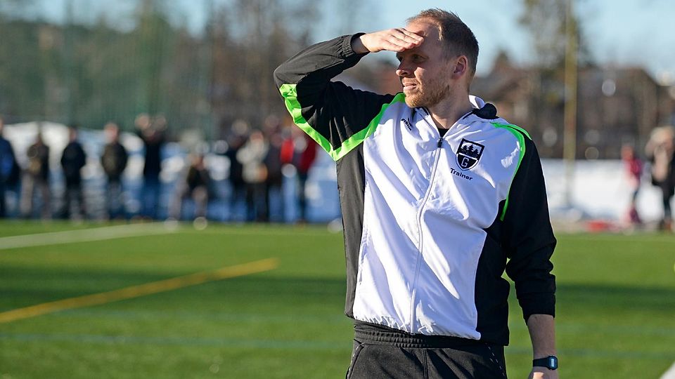 Musste beim Testspiel improvisieren: TuS-Coach Martin Grelics.