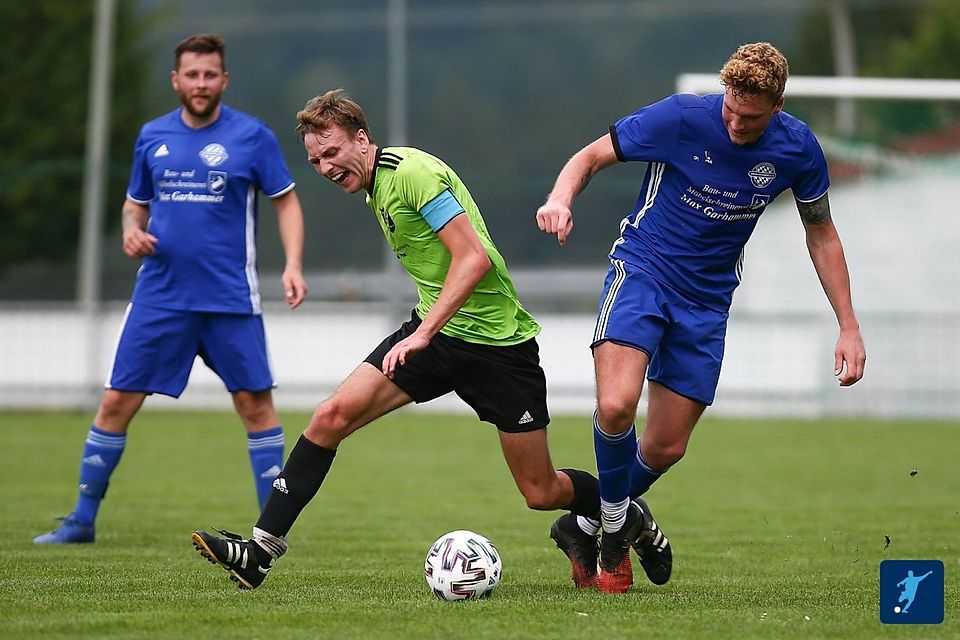 Florian Schrepel (re.) geht in der kommenden Saison für den TSV Grafenau auf Torejagd 