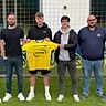 Von links: Andi Surner (Abteilungsleiter) Benedikt Oppowa, Keeper David Julian, Manuel Neumann, Markus Moser (Abteilungsleiter), Johannes Buchner  (Vorstand)