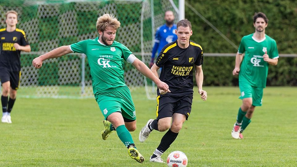 Fußball Saison 2025/26 Kreisliga Tobias Graun vom TSV Altenstadt (in Grün) im Heimspiel gegen den SV Münsing am 19. Oktober 2025