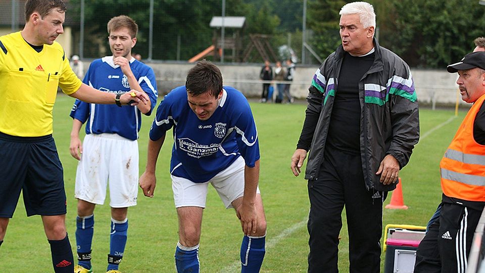 Trainer Manfred Schmitt legte am Sonntag sein Amt nieder. F: Stöcklein (Archiv)