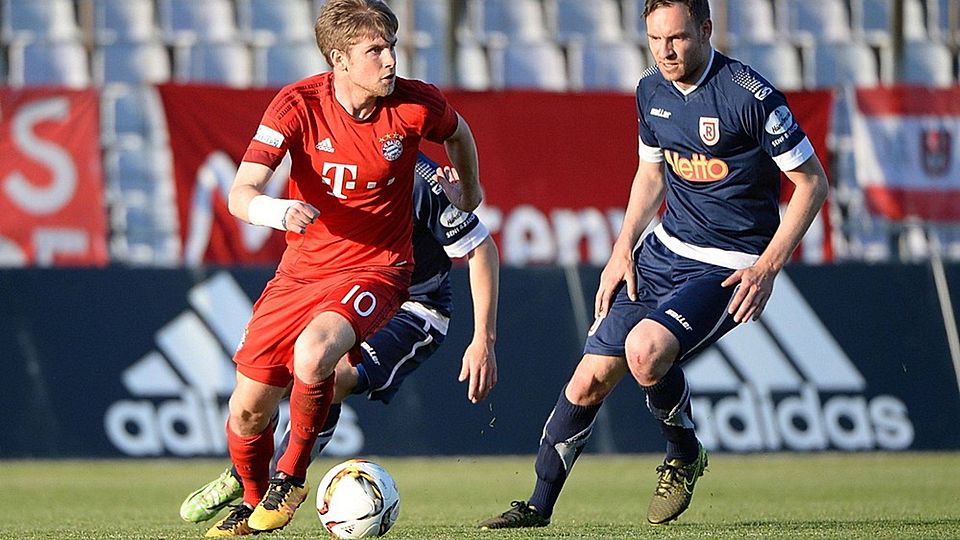 Patrick Weihrauch (am Ball) will sich bei den Würzburger Kickers in der zweiten Liga durchsetzen. F: Leifer