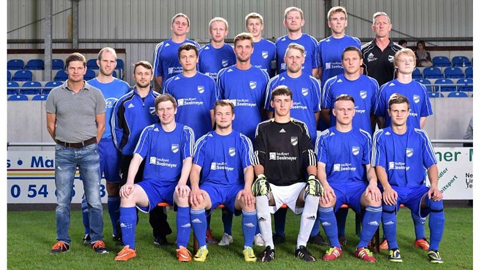 Thorsten Marunde-Wehmann (links) ist mit der Hinrunde der Eintracht zufrieden.