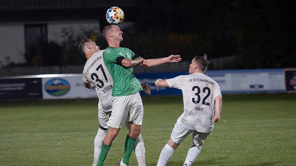 Fußball Kreisliga Emmering (grün) Simon Wimmer