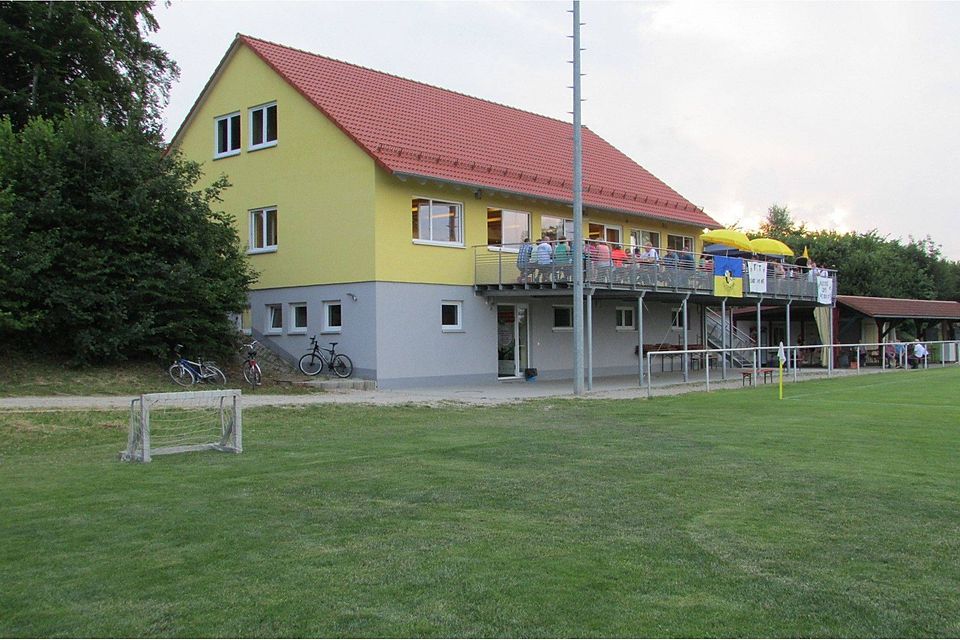 Das neue Sportheim des FC Thuisbrunn nach der Fertigstellung in der Gesamtansicht. Foto: Rolf Riedel