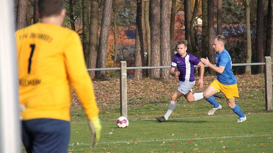 Wichtige Punkte ließ der SV Seybothenreuth (lila Trikot) im Titelrennen ausgerechnet im Heimspiel liegen. F: Kornitzky