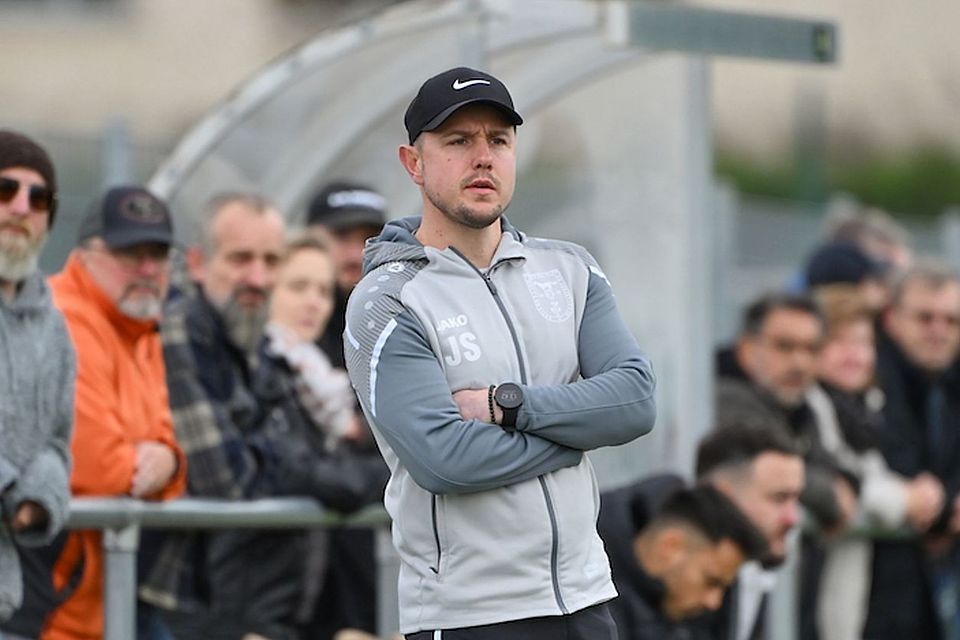 Julian Sutter, der Trainer des FC Wolfenweiler-Schallstadt, ist stets auf der Höhe des Geschehens.