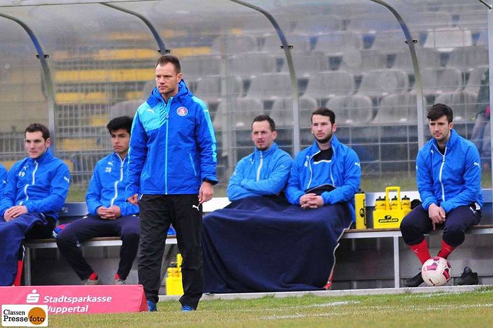 Manuel Bölstler vertrat Trainer Vollmerhausen fünf Spiele lang an der Linie. F: Jochen Classen