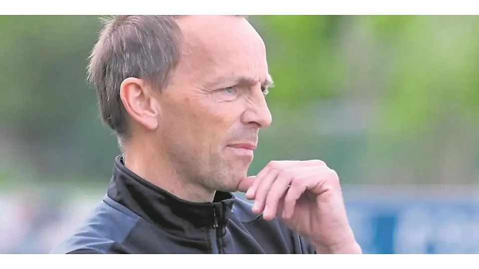 Steffen Hardt, Trainer des SSC Burg, schaut nachdenklich drein. (Archivfoto) © Jens Schmidt
