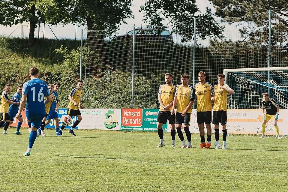 Für Daniel Greiner (links, 16) und den TSV Ziemetshausen erwies sich der SV Neuburg als unüberwindbare Hürde. Für Daniel Greiner (links, 16) und den TSV Ziemetshausen erwies sich der SV Neuburg als unüberwindbare Hürde.