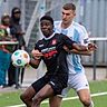 Ganz nah am Gegenspieler: Robin Ahns (weiß-blaues Trikot, Archivbild) spielte bei Vichttal bisher sehr häufig von Anfang an und bis auf eine Ausnahme immer durch.