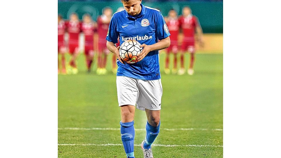 Marcel Ziemer will endlich wieder spielen und seinen FC Hansa aus der Krise schießen. Foto: Georg Schwanrweber