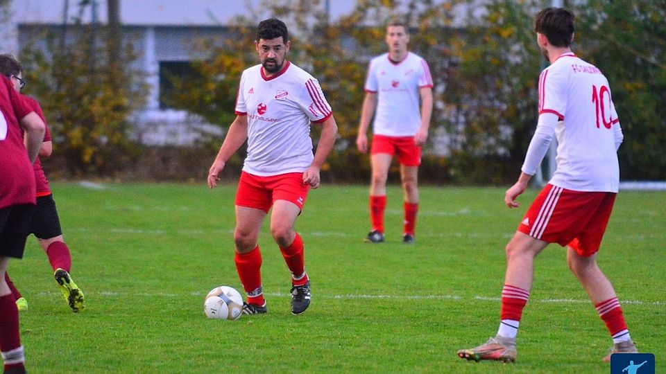 Daniel Sattler (am Ball) wird Trainer der neugegründeten SG Prag / Fürsteneck