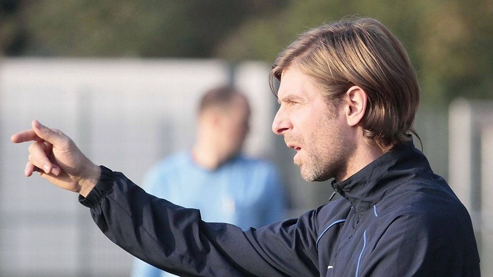 Als Trainer der Landesliga-Mannschaft von Wormatia Worms muss Niels Magin mit seiner Truppe die schweren Verletzungen von Alexander Ries und Maximilian Beck verarbeiten.