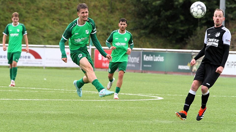 Die Rödinghauser wurden nur selten torgefährlich, hier versucht es Tim Schmid.