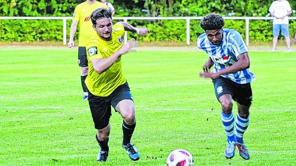 Beim Kampf um den Ball zeigten beide Teams den Willen, das Spiel für sich zu entscheiden. Foto: Wickmann
