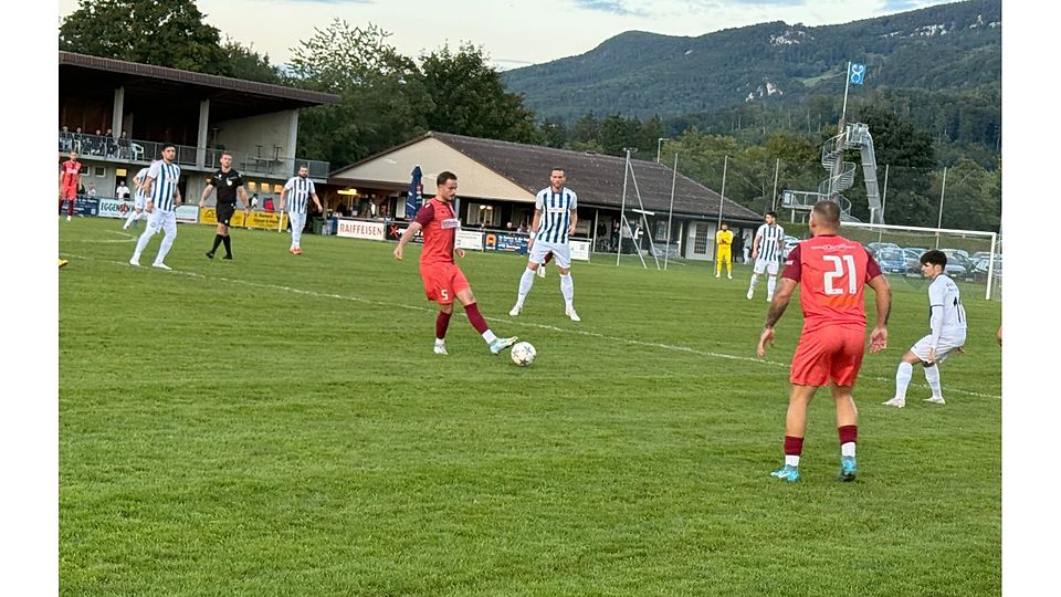 Robin Müller spielt zu Stefano Conde