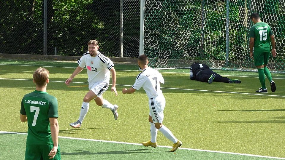 Der Türkische SV hat in diesem Jahr (wie hier im Spiel gegen Kohlheck II) allen Grund zum Jubeln. In zwölf Spielen hat das Team 36 Punkte gesammelt, die maximale Ausbeute also.
