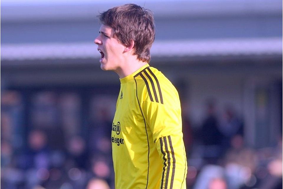 Einer der Aktivposten des FCE  : der junge Keeper Christoph Roll      Foto : Bernhard Enzesberger