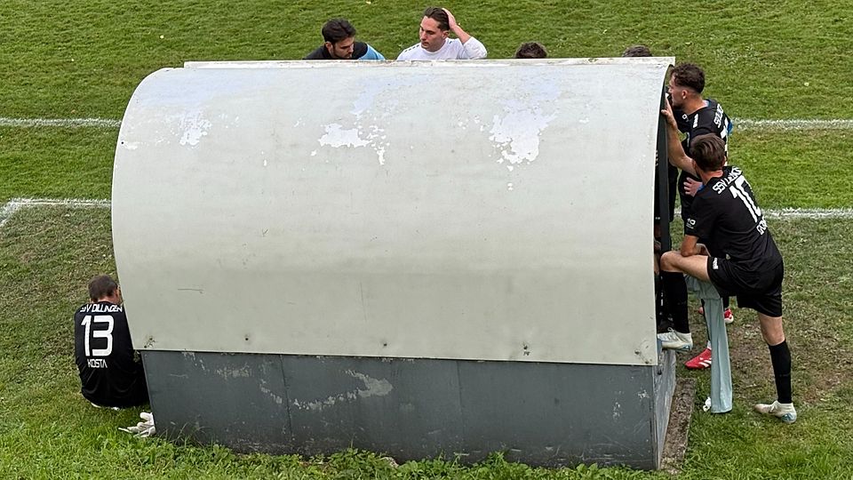 Erstmal besser verstecken: Dillingens Akteure nach dem peinlichen 1:6-Debakel beim Tabellennachbarn SG Ebermergen/Mündling-Sulzdorf