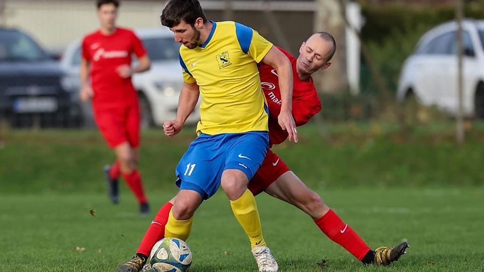 Hintermann: Der TSV Lengfeld (hinten Youri Büchler) kam in der KOL Dieburg/Odenwald zu einem wichtigen und deutlichen Sieg im Abstiegskampf gegen den TV Fränkisch-Crumbach (vorne Leon Keil).