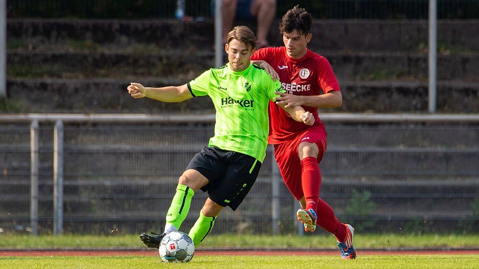 Oft zweiter Sieger: Die Kicker des VfB Fichte, hier Marvin Paul (r.) beim 0:3 gegen Rödinghausen II, haben eine komplizierte Teilsaison in der Westfalenliga hinter sich. 