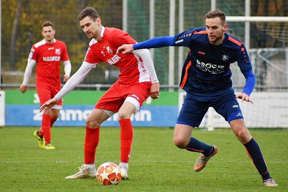 Simon Knauer (links) hat seine Zukunftspläne geändert und wird ein weiteres Jahr für den TSV Aindling auflaufen.