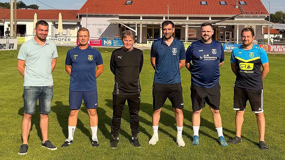 Der Staff des SV Wenzenbach steht (von links): Vorsitzender Matthias Beier, Co-Trainer Matthias Sturm, Cheftrainer Sepp Schuderer, Torwarttrainer Christian Humbs, Co-Trainer und Teammanager Thomas Prinz sowie Sportlicher Leiter Stefan Scherr.