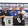 Phillip Knapczyk (Mitte) trägt künftig das Trikot von Krieschow. Foto: VfB Krieschow