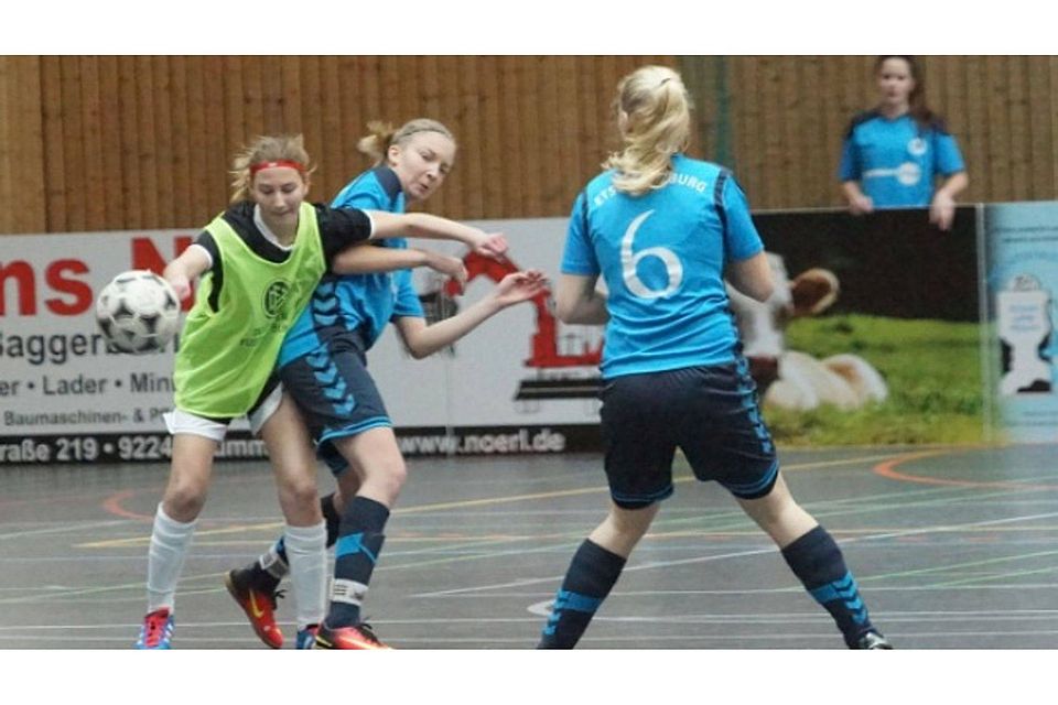 Kampf um jeden Ball hieß die Devise beim Girls-Cup.  Foto: Vilspanther