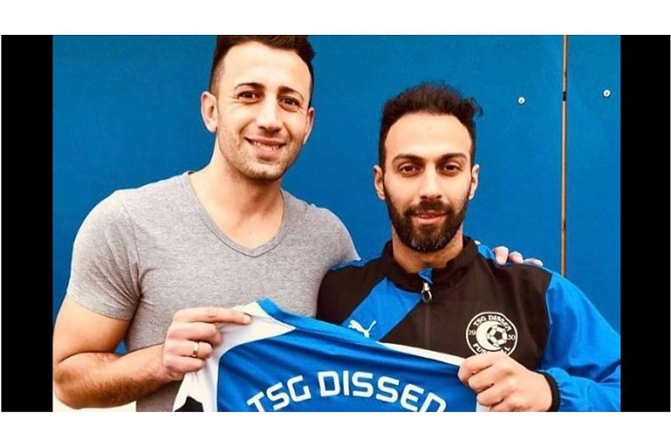 Osman Solmaz (links) mit TSG-Trainer Hussein Beydoun. Foto: TSG Dissen