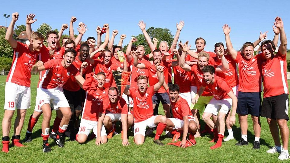 Der TSV Musberg feiert den Aufstieg in die Bezirksliga.