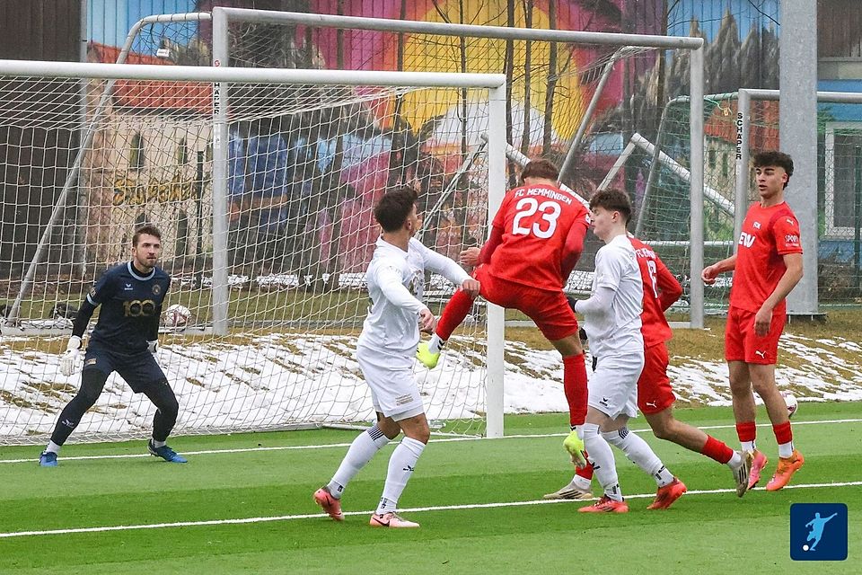 Winter-Neuzugang Constanin Kresin (Nr. 23) traf in den Testspielen für den FC Memmingen bereits sechsmal. Winter-Neuzugang Constanin Kresin (Nr. 23) traf in den Testspielen für den FC Memmingen bereits sechsmal.